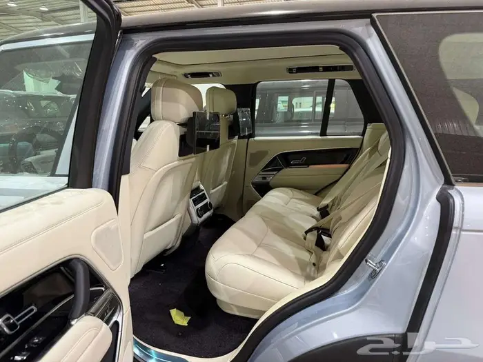 رنج روفر HSE V8 موديل 2025 - داخلي أوف وايت - 6