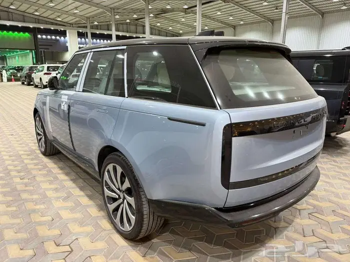 رنج روفر HSE V8 موديل 2025 - داخلي أوف وايت - 4