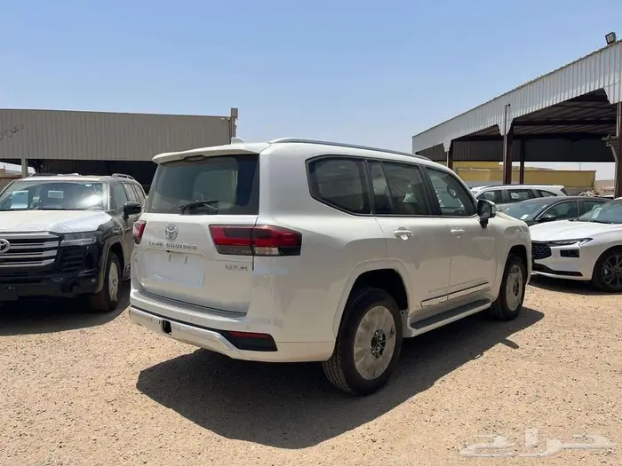لاندكروزر GXR L4 2025 نقد وتقسيط 3