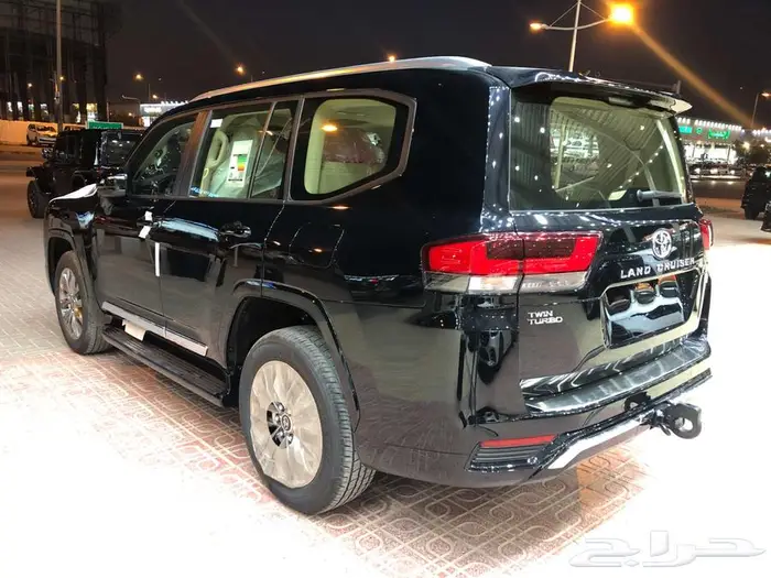 لاندكروزر GXR L4 بنزين موديل 2024 بطاقه جمركيه 13