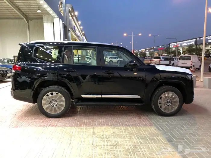 لاندكروزر GXR L4 بنزين موديل 2024 بطاقه جمركيه 3