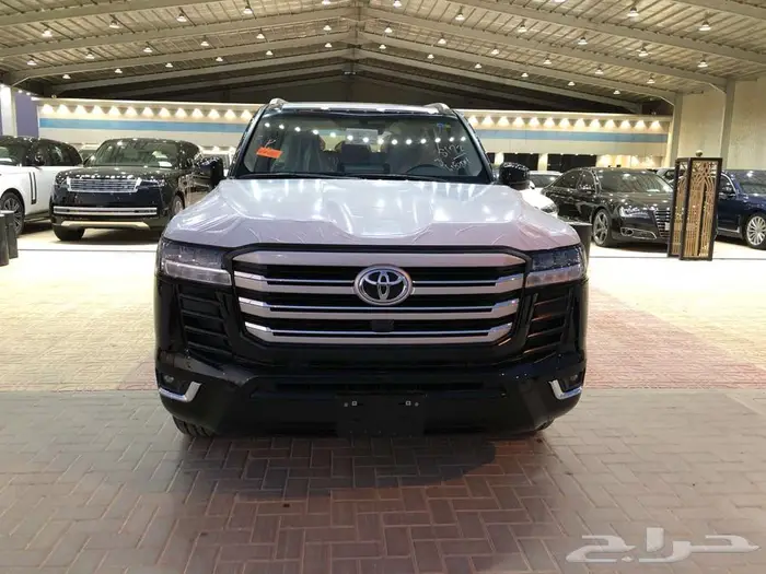 لاندكروزر GXR L4 بنزين موديل 2024 بطاقه جمركيه 0