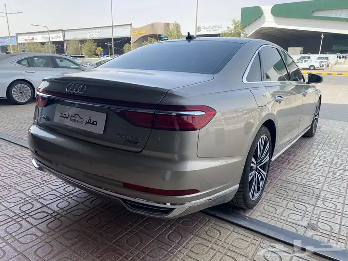 اودي A8L موديل 2019 ذهبي 12