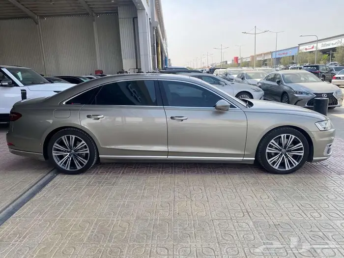 اودي A8L موديل 2019 ذهبي 3