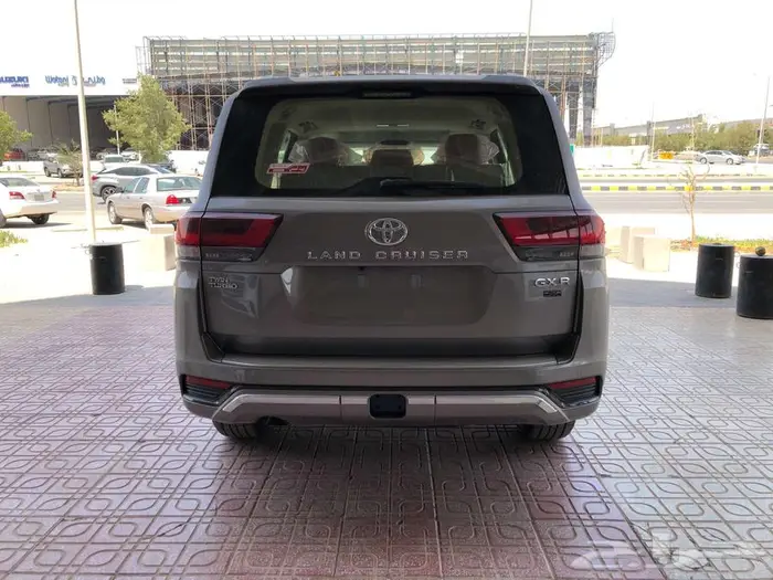 لاندكروزر GXR L4 بنزين موديل 2024 بطاقه جمركيه ذهبي 14