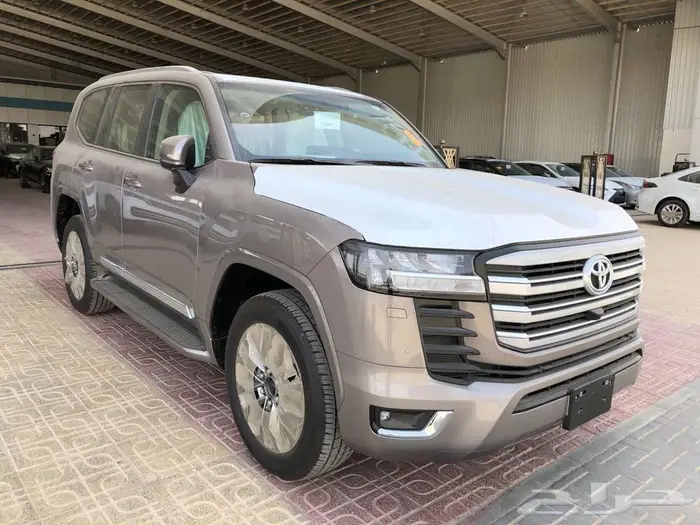 لاندكروزر GXR L4 بنزين موديل 2024 بطاقه جمركيه ذهبي 1