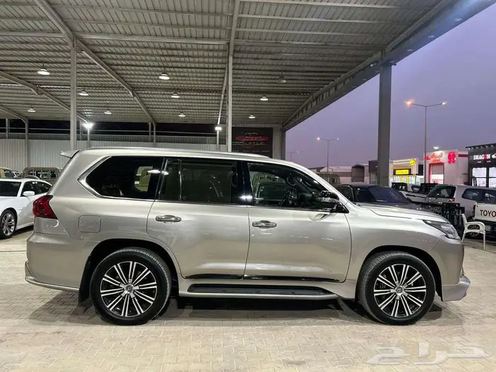 جيب لكزس 2019 LX570 فل أوبشن 6