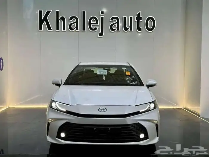 تويوتا كامرى E هايبرد 2025 لون ابيض 0