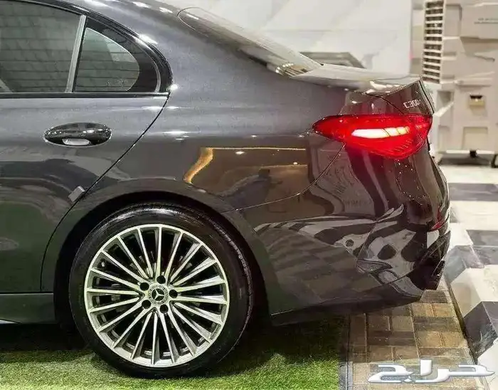مرسيدس بنز الموديل 2022 - C300 4Matic 7
