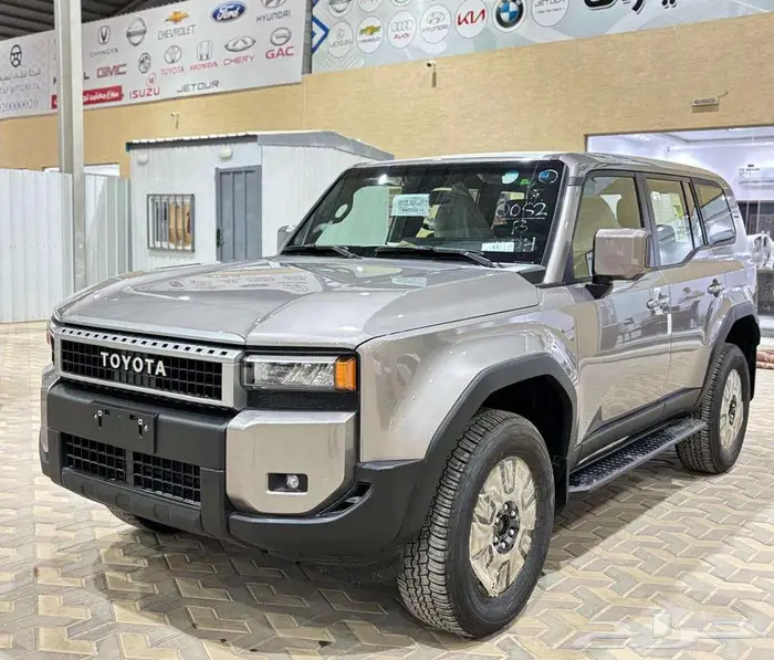تويوتا برادو TXL1 ذهبي غامق 2025 3