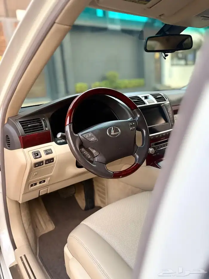 لكزس LS460 2010 شورت نظيف 23
