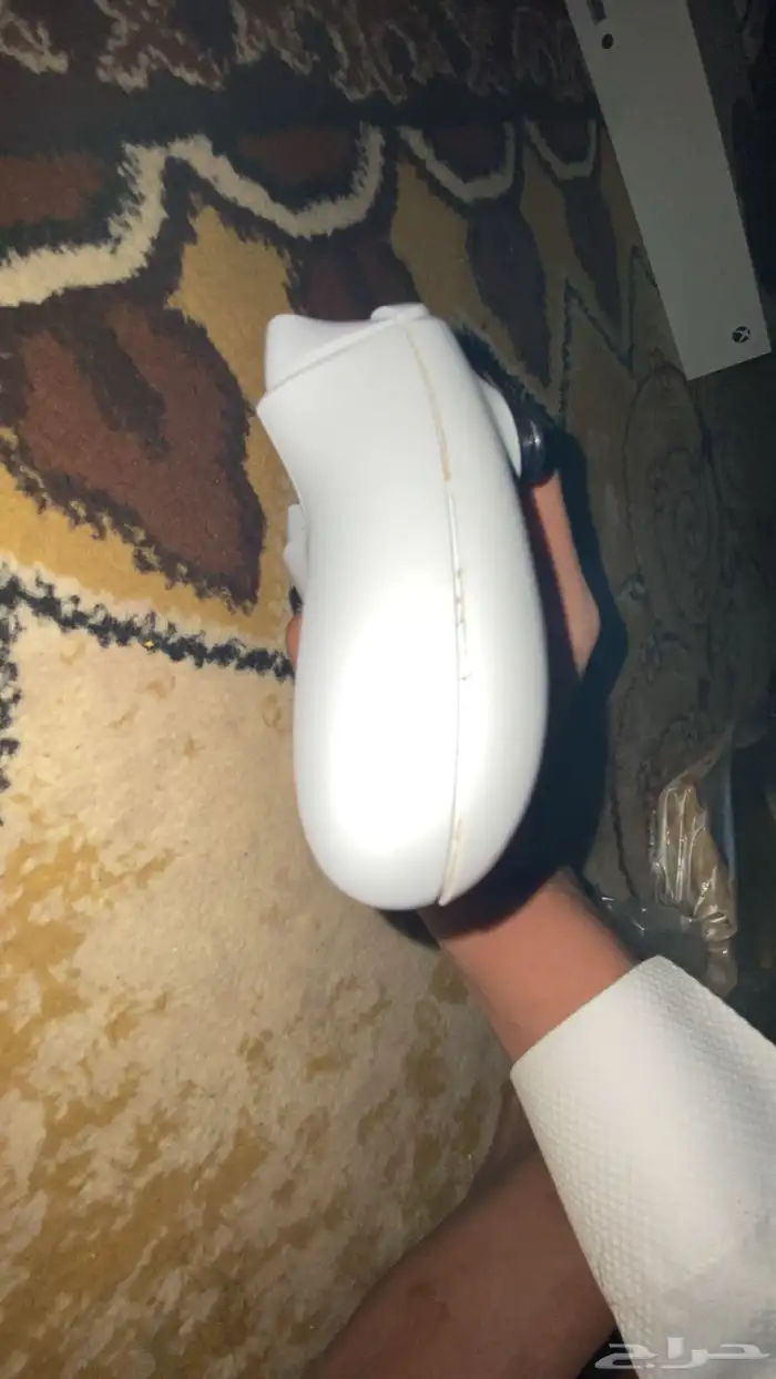 عرض يده على شرط لتفاصيل تواصل 1