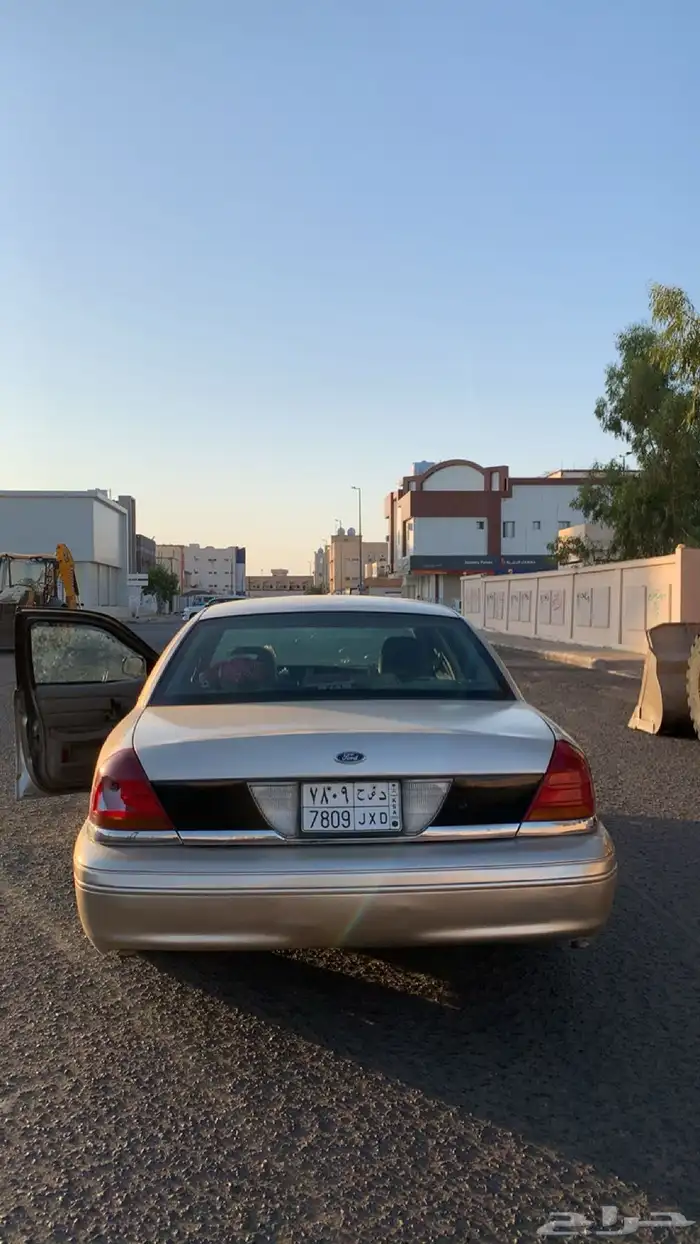 فورد كراون فكتوريا 2003 5