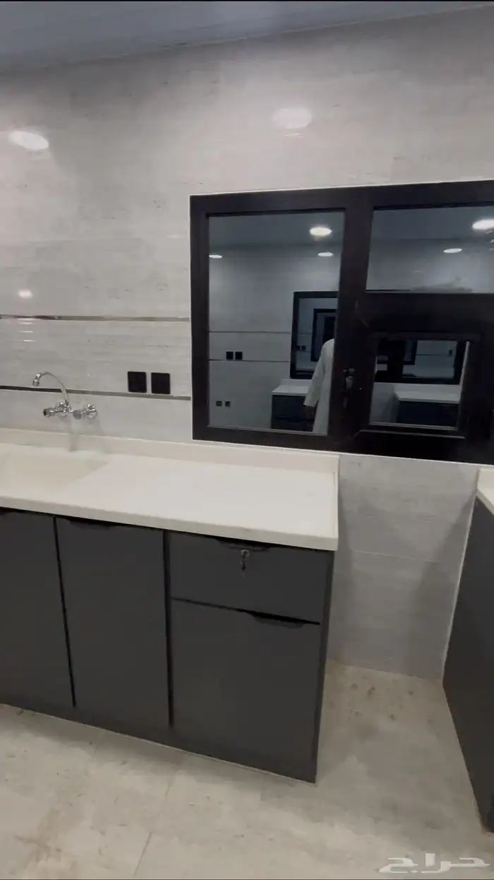 للبيع بوفيه متنقله (جديدة) 6