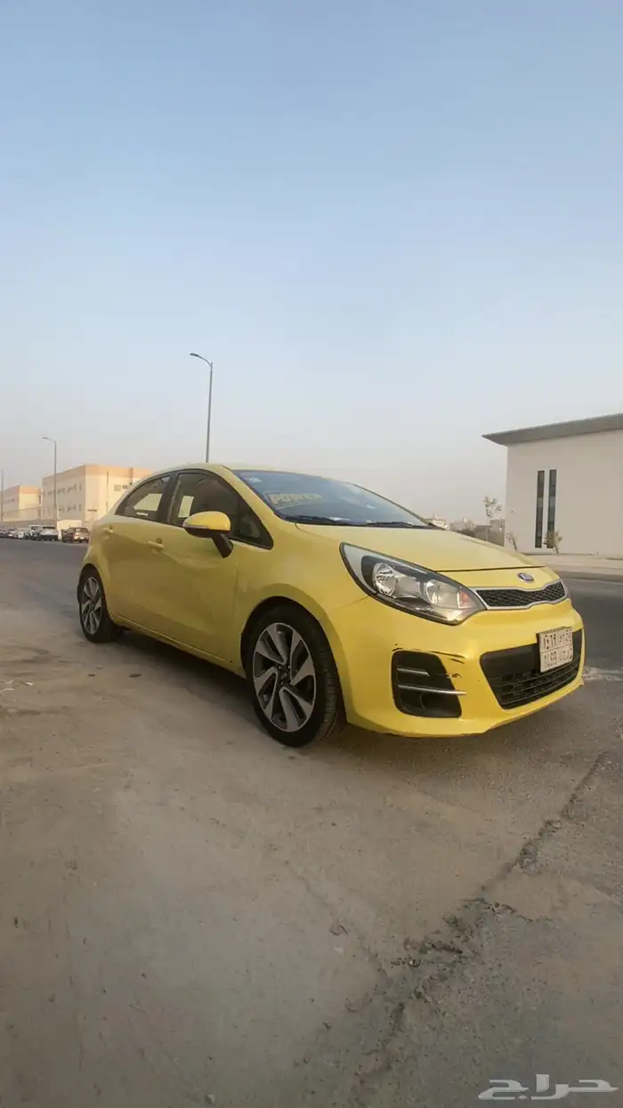 ريو هاتشباك اصفر فل كامل 2015 27