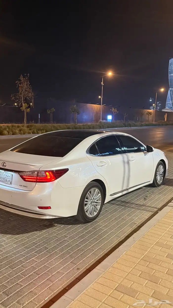 لكزيس es2015 فل الفل المراتب البيج كامل 2