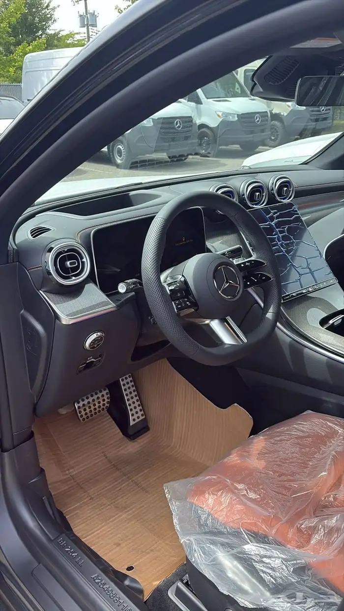 Mercedes GLC 300 Coupe 2026 فل كامل جديد 4