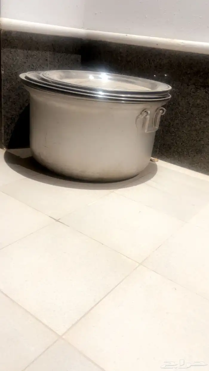 قدر كبير ( يطبخ ذبحتين و 3 صحون وسط 0