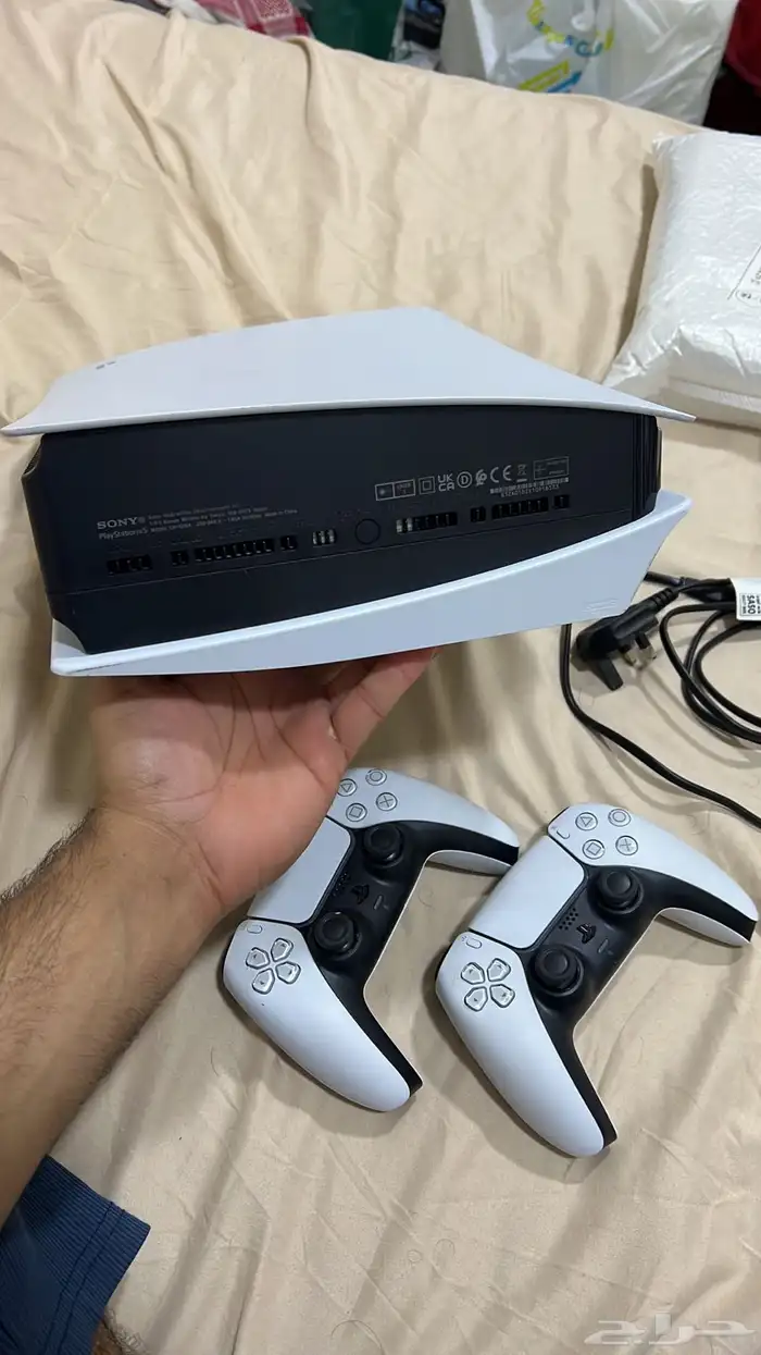 للبيع بلايستيشن 5 جديد (نسخة CD)   سعة 825 GB 2