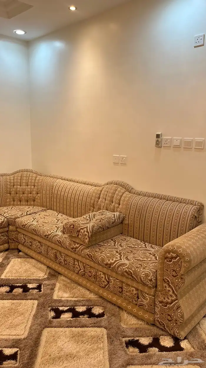 كنب جديد مع فرشته وطاولته 2