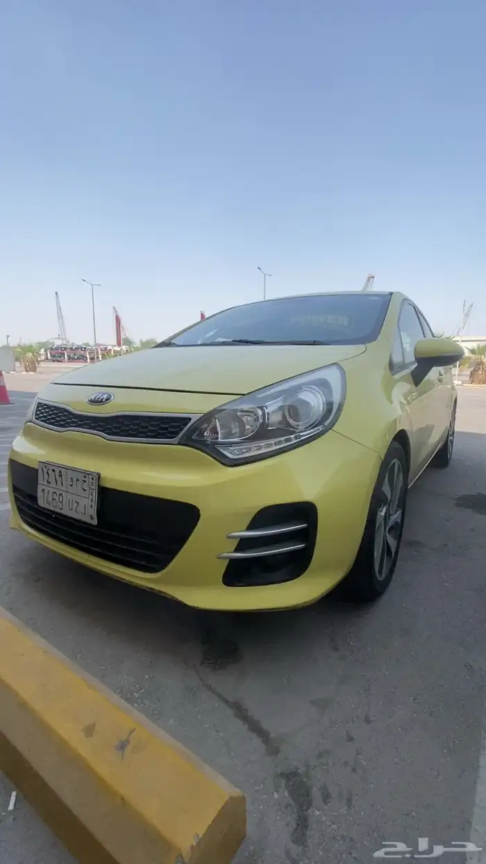 ريو هاتشباك اصفر فل كامل 2015 22