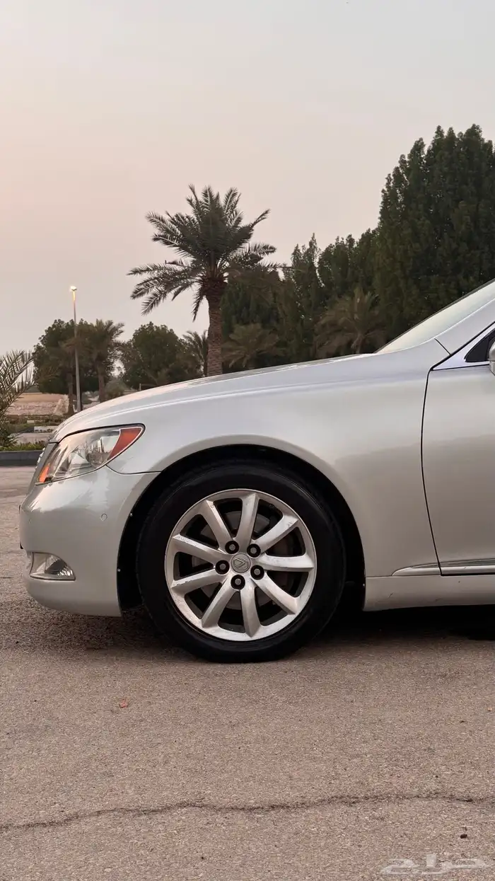 لكزس LS460 3