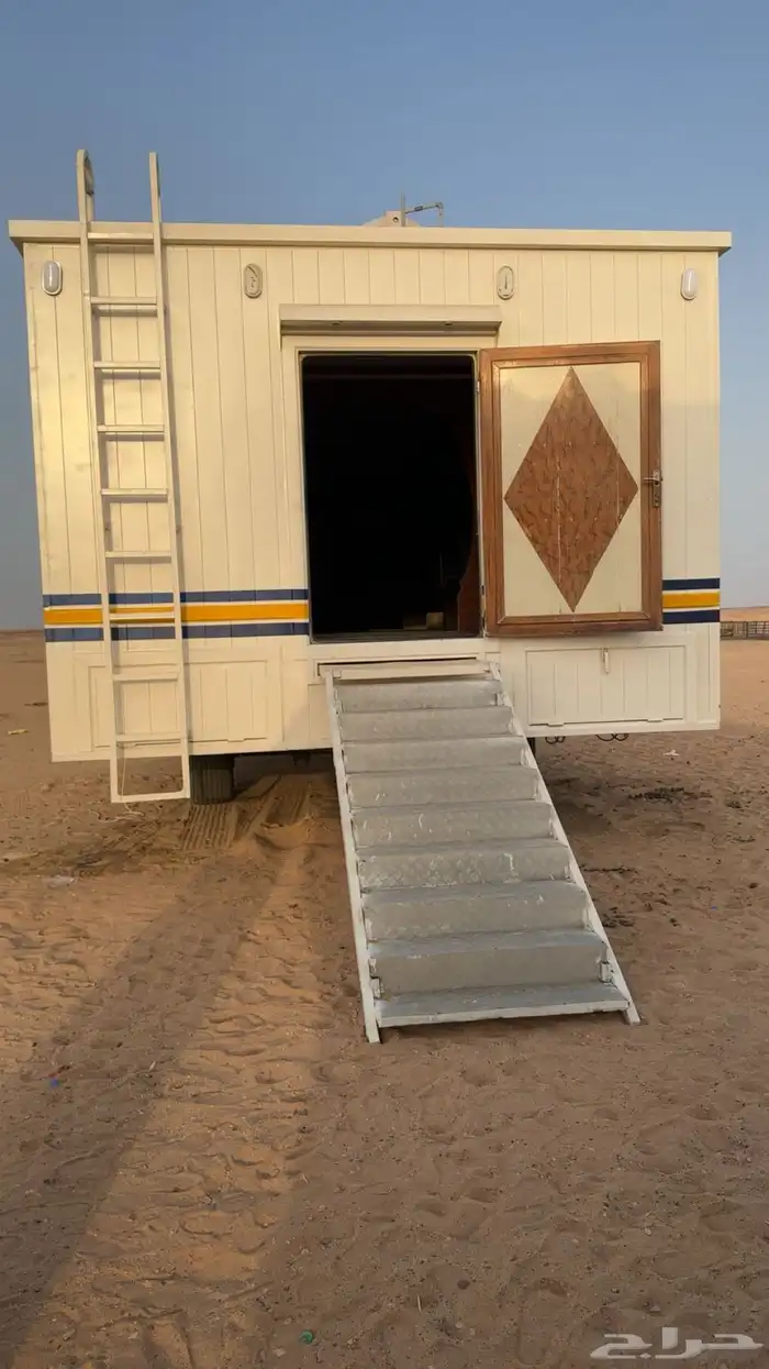 للبيع مجلس كامل الطول 13 العرض 4 ونص 2