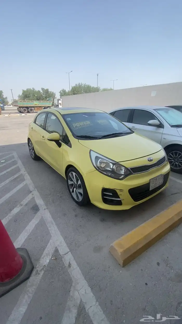ريو هاتشباك اصفر فل كامل 2015 21