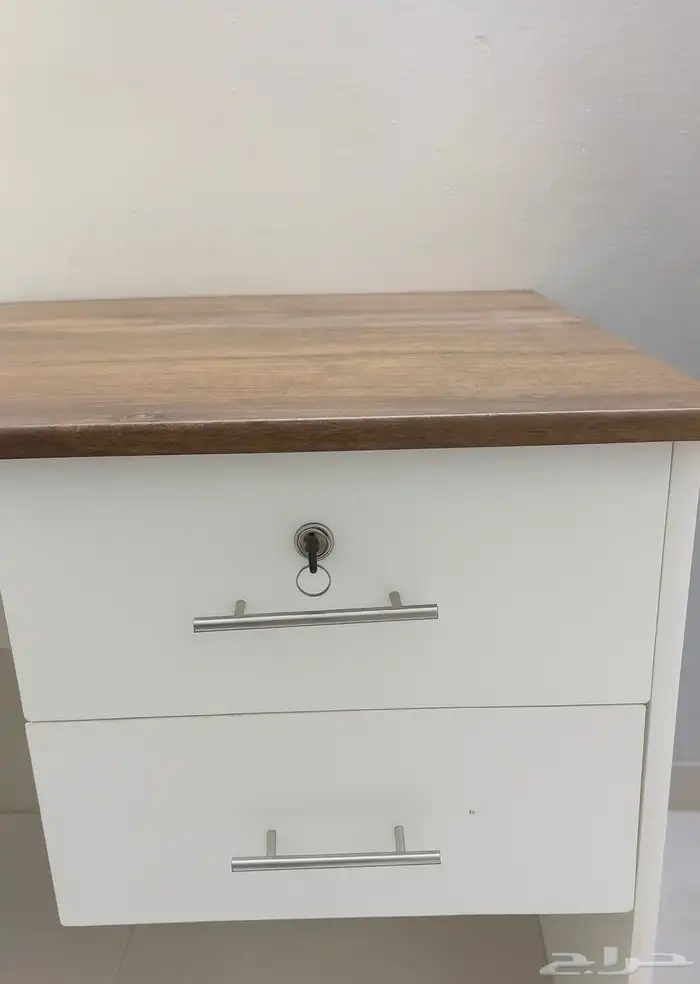 مكتب نظيف للبيع 0