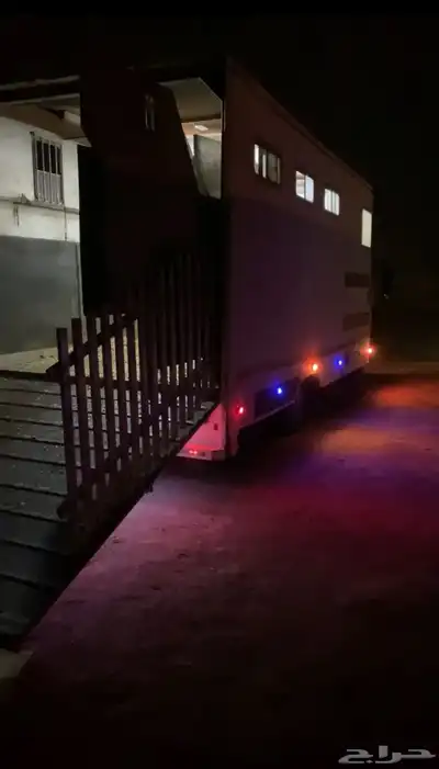 عربة نقل خيل 6 روس 0