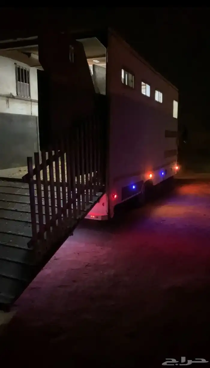 عربة نقل خيل 6 روس 0