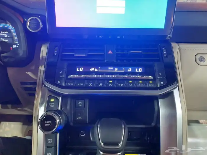 لاندكروزر VX 2025 19