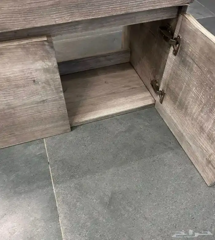 3مغاسل كبيرة مع وحده صغيره ومرايتين وإفرنجي 4