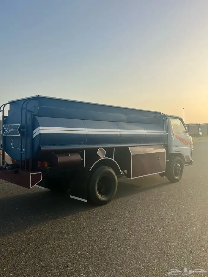للبيع وايت تويوتا 3