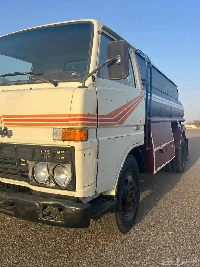 للبيع وايت تويوتا 1