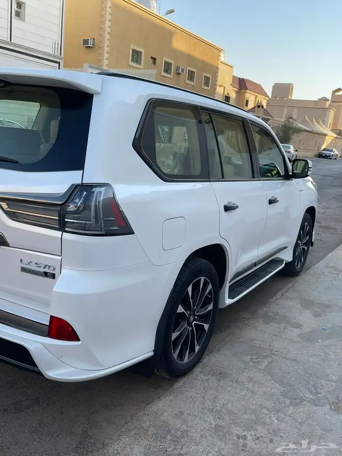 للبيع لكزس LX 5.7 موديل 2021 بلاك اديشن 11
