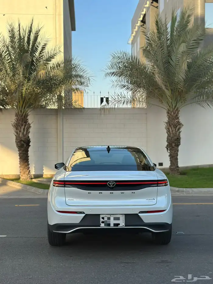 تويوتا كراون ماجيستا 2023 13