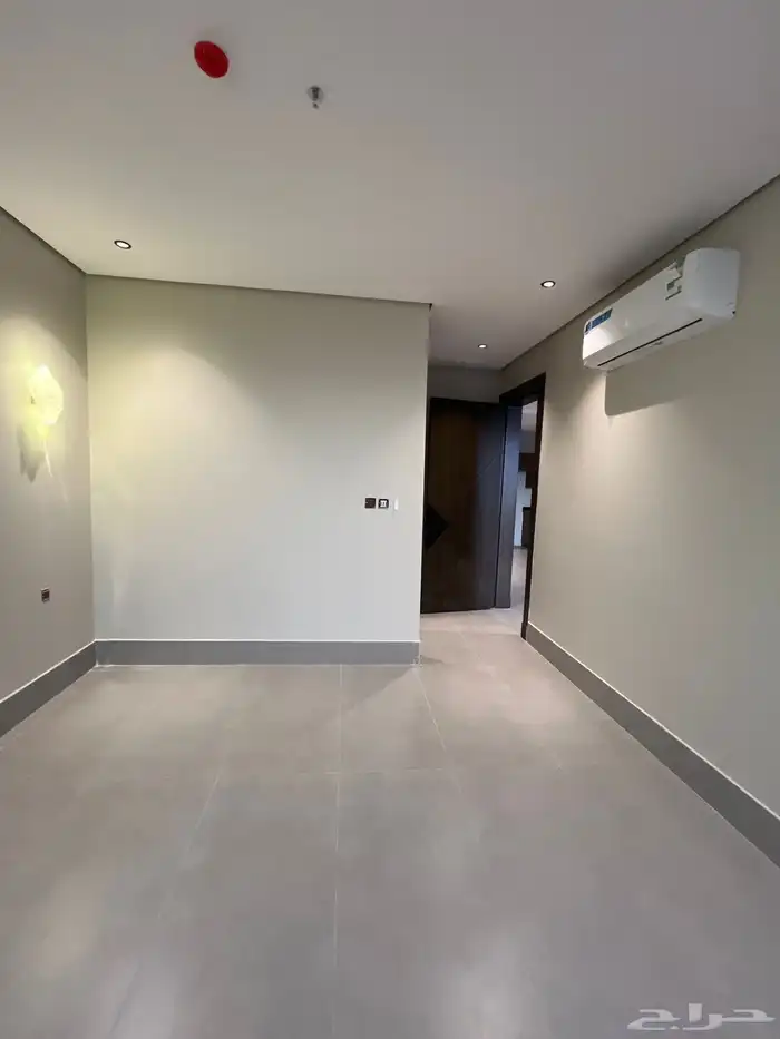 شقه للبيع من المالك مباشره حي الجامعيين الواحه لايوجد سعي 18
