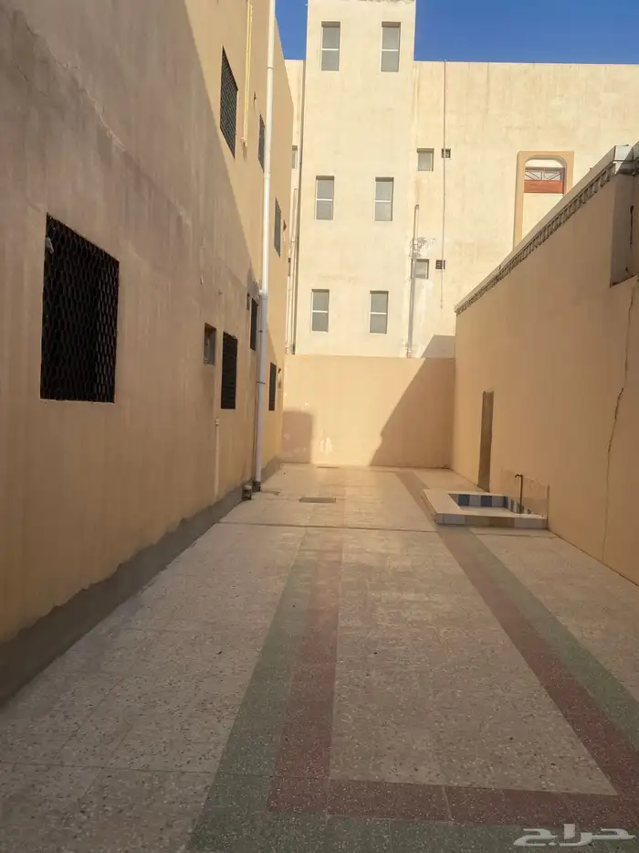 فيلا للإيجار في موقع مميز 4