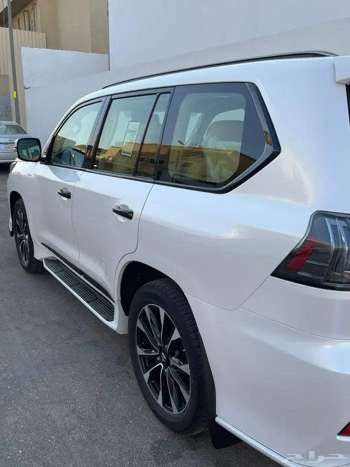 للبيع لكزس LX 5.7 موديل 2021 بلاك اديشن 12
