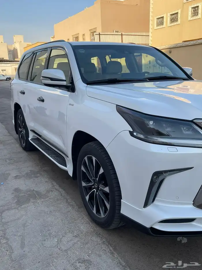 للبيع لكزس LX 5.7 موديل 2021 بلاك اديشن 3