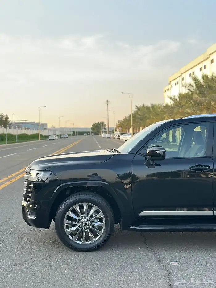تويوتا لاندكروزر GXR L3 2024 - ديزل شبه جديد 8