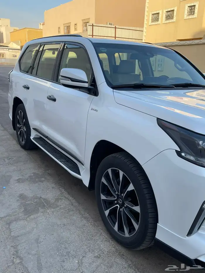 للبيع لكزس LX 5.7 موديل 2021 بلاك اديشن 10