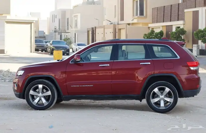 جراند شيروكي نسخة ( اوفرلاند ) V8 مكينه هيمي ثمانية سلندر 12
