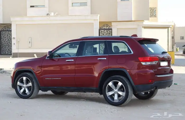جراند شيروكي نسخة ( اوفرلاند ) V8 مكينه هيمي ثمانية سلندر 15