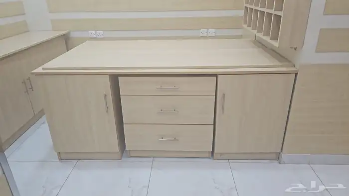 شاشة وأثاث للبيع 7