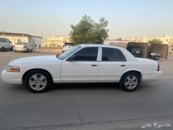 فورد كراون فكتوريا 2010 11