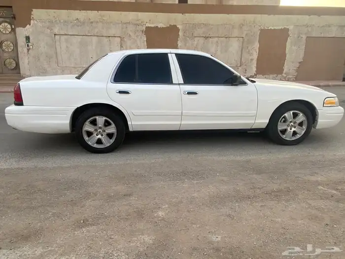 فورد كراون فكتوريا 2010 13