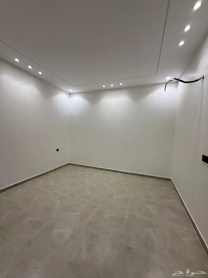 للبيع شقق أرضيه وعلويه بحى الضيافه طريق ابها الخميس 24