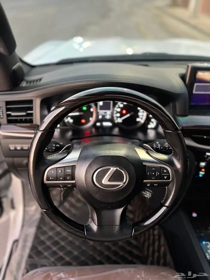 جيب لكزس LX570 فلDD ممشى قليل 2021 قمة النظافة سعودي وكالة 21